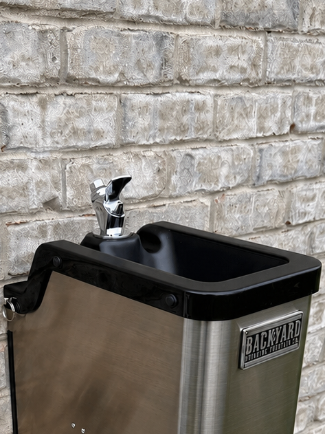 FountainOne Classic™ backyard drinking fountain - detail view